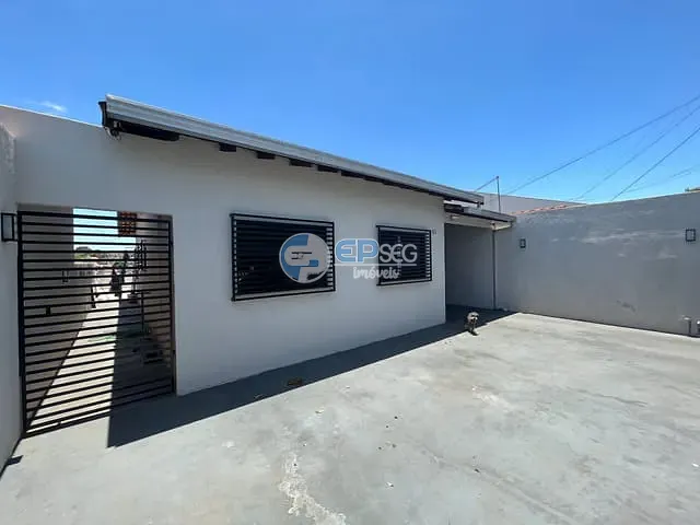 Casa com 300m² 3 quartos e 2 banheiros, à venda, no bairro Jardim Tókio em Londrina