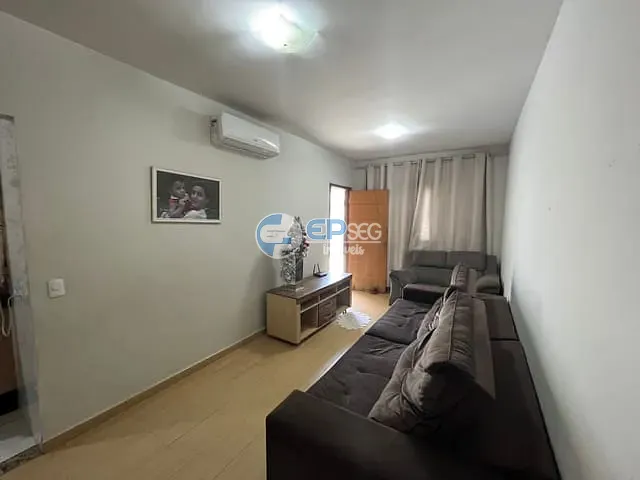Casa com 300m² 3 quartos e 2 banheiros, à venda, no bairro Jardim Tókio em Londrina