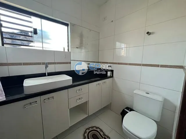 Casa com 300m² 3 quartos e 2 banheiros, à venda, no bairro Jardim Tókio em Londrina