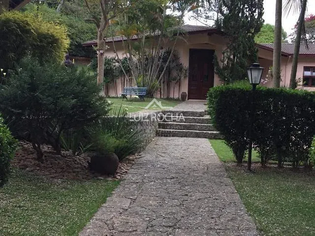 Casa com 2500m² 3 quartos e 5 banheiros, à venda, no bairro Jardim Mediterrâneo em Cotia