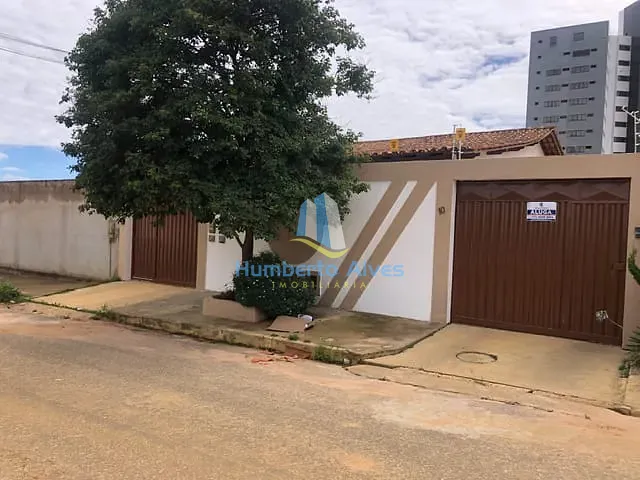 Casa 3 quartos e 1 banheiro, para alugar, no bairro Candeias em Vitória da Conquista
