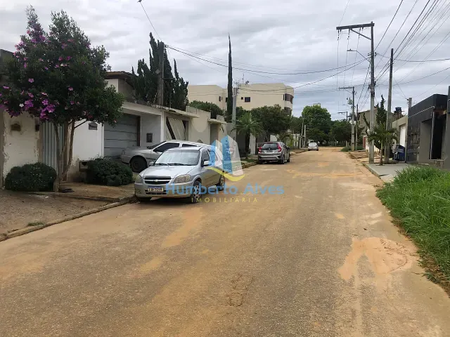 Casa 3 quartos e 1 banheiro, para alugar, no bairro Candeias em Vitória da Conquista