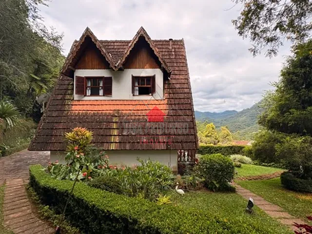 Casa 4 quartos e 3 banheiros, à venda, no bairro Mury em Nova Friburgo