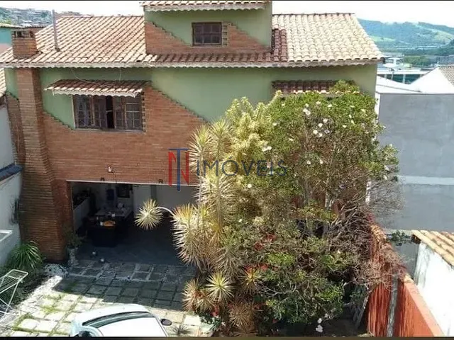 Casa com 330m² 4 quartos e 2 banheiros, à venda, no bairro Jardim Belo Horizonte em Bom Jesus dos Perdões