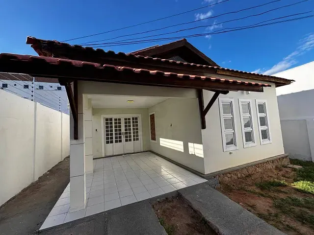 Casa 3 quartos e 1 banheiro, à venda ou para alugar, no bairro Caminho dos Lagos em Paulo Afonso