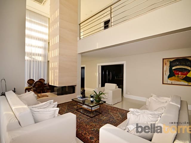 Casa com 668m² 4 quartos e 7 banheiros, à venda, no bairro Butiatuvinha em Curitiba