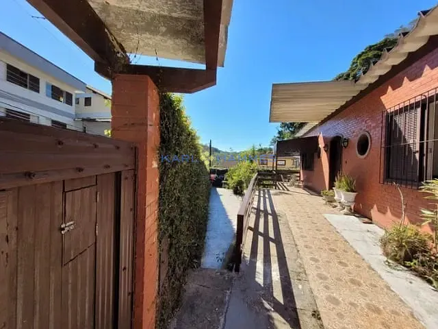 Casa 4 quartos e 2 banheiros, à venda, no bairro Independência em Petrópolis