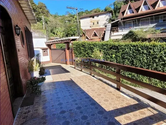 Casa 4 quartos e 2 banheiros, à venda, no bairro Independência em Petrópolis