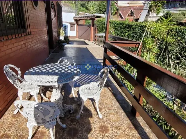 Casa 4 quartos e 2 banheiros, à venda, no bairro Independência em Petrópolis