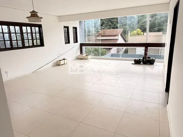 Casa 5 quartos e 6 banheiros, para alugar, no bairro Alphaville em Santana de Parnaíba