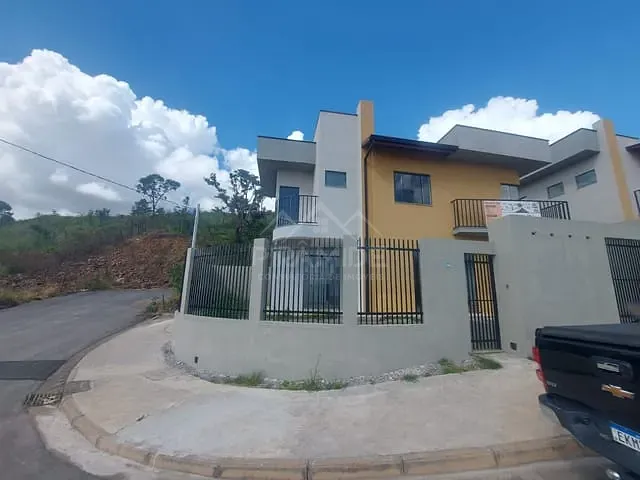 Casa 2 quartos e 2 banheiros, à venda, no bairro Jardim Bandeirantes em Poços de Caldas