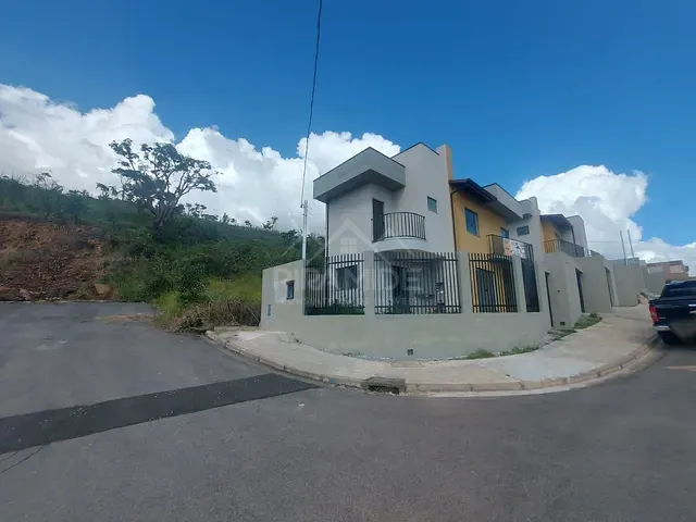Casa 2 quartos e 2 banheiros, à venda, no bairro Jardim Bandeirantes em Poços de Caldas
