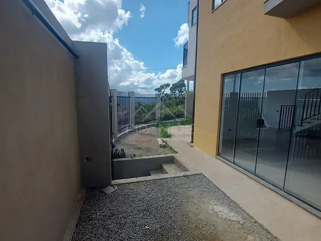 Casa 2 quartos e 2 banheiros, à venda, no bairro Jardim Bandeirantes em Poços de Caldas