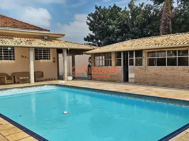 Casa com 1108m² 5 quartos e 6 banheiros, à venda, no bairro Centro em Guararema