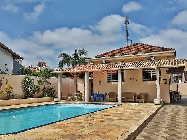 Casa com 1108m² 5 quartos e 6 banheiros, à venda, no bairro Centro em Guararema