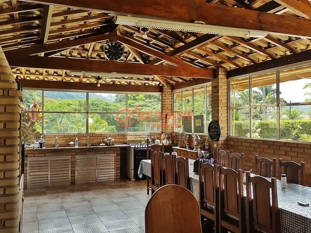 Casa com 1108m² 5 quartos e 6 banheiros, à venda, no bairro Centro em Guararema
