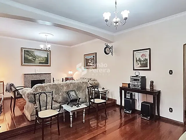 Casa com 506m² 5 quartos e 5 banheiros, à venda, no bairro Jardim Laranjeiras em Juiz de Fora