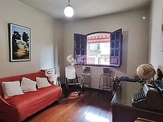 Casa com 506m² 5 quartos e 5 banheiros, à venda, no bairro Jardim Laranjeiras em Juiz de Fora