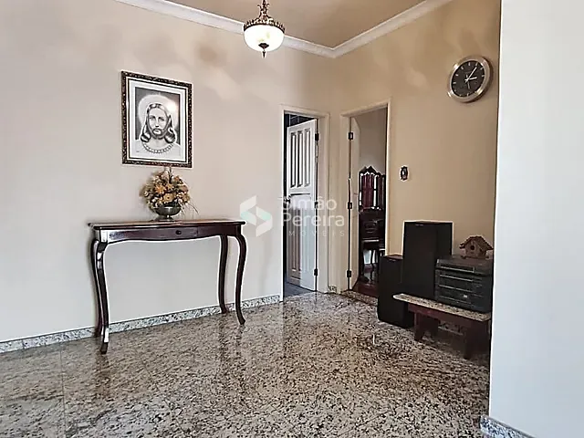 Casa com 506m² 5 quartos e 5 banheiros, à venda, no bairro Jardim Laranjeiras em Juiz de Fora