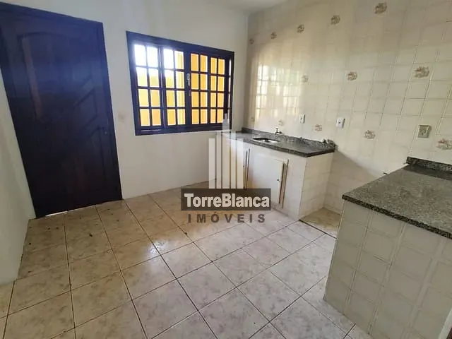 Casa com 360m² 4 quartos e 2 banheiros, à venda, no bairro Uvaranas em Ponta Grossa