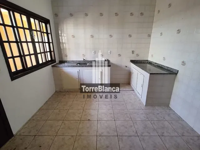 Casa com 360m² 4 quartos e 2 banheiros, à venda, no bairro Uvaranas em Ponta Grossa
