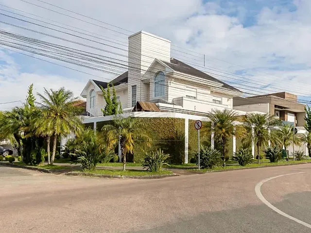 Casa com 565m² 5 quartos e 6 banheiros, para alugar, no bairro Novo Mundo em Curitiba