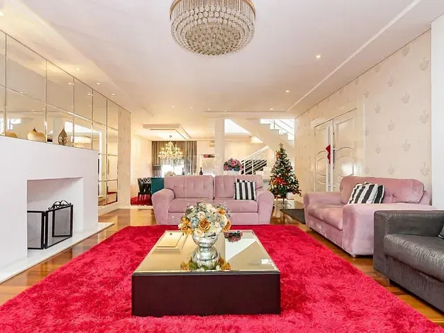 Casa com 565m² 5 quartos e 6 banheiros, para alugar, no bairro Novo Mundo em Curitiba