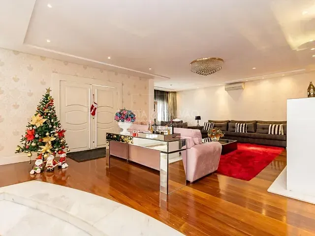 Casa com 565m² 5 quartos e 6 banheiros, para alugar, no bairro Novo Mundo em Curitiba