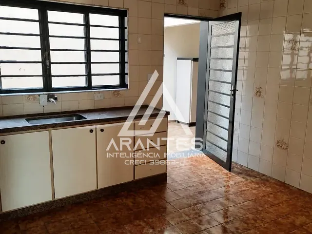 Casa 4 quartos e 2 banheiros, à venda, no bairro Industrial em Barretos
