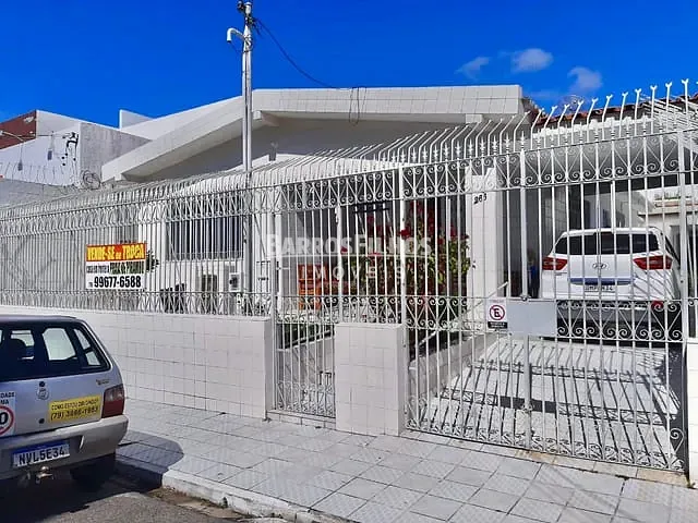 Casa com 300m² 5 quartos e 4 banheiros, à venda, no bairro Suíssa em Aracaju