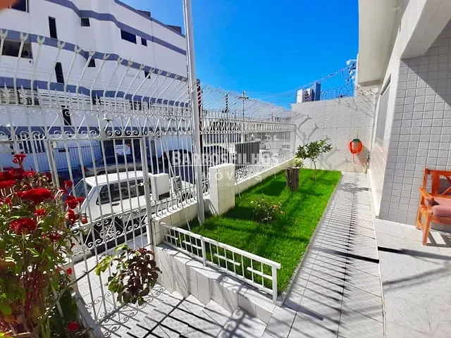 Casa com 300m² 5 quartos e 4 banheiros, à venda, no bairro Suíssa em Aracaju