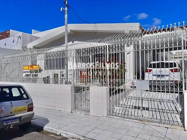 Casa com 300m² 5 quartos e 4 banheiros, à venda, no bairro Suíssa em Aracaju