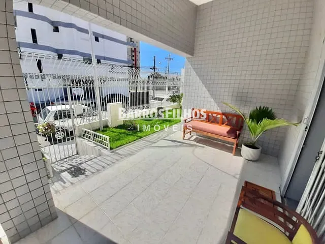 Casa com 300m² 5 quartos e 4 banheiros, à venda, no bairro Suíssa em Aracaju