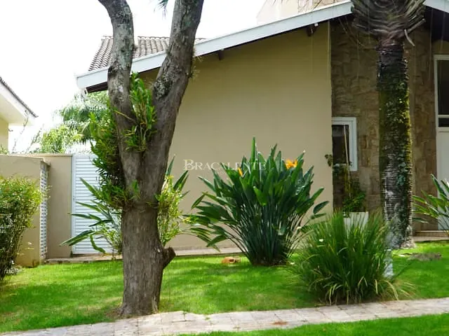 Casa com 1000m² 5 quartos e 6 banheiros, à venda ou para alugar, no bairro Chácaras Silvania em Valinhos
