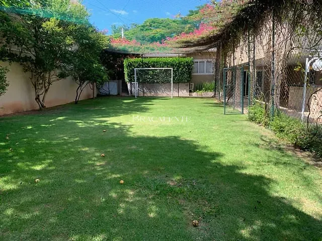 Casa com 1000m² 5 quartos e 6 banheiros, à venda ou para alugar, no bairro Chácaras Silvania em Valinhos