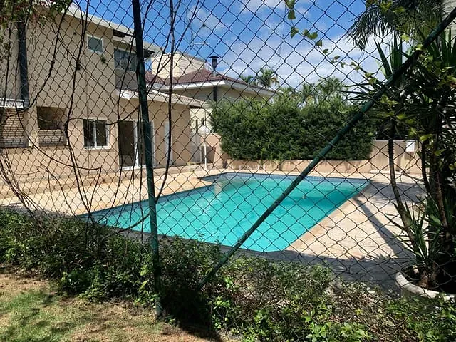Casa com 1000m² 5 quartos e 6 banheiros, à venda ou para alugar, no bairro Chácaras Silvania em Valinhos