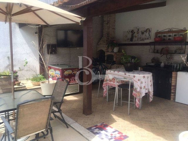 Casa com 120m² 2 quartos e 2 banheiros, à venda, no bairro Parque Jóquei Club em Campos dos Goytacazes