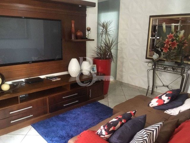 Casa com 120m² 2 quartos e 2 banheiros, à venda, no bairro Parque Jóquei Club em Campos dos Goytacazes