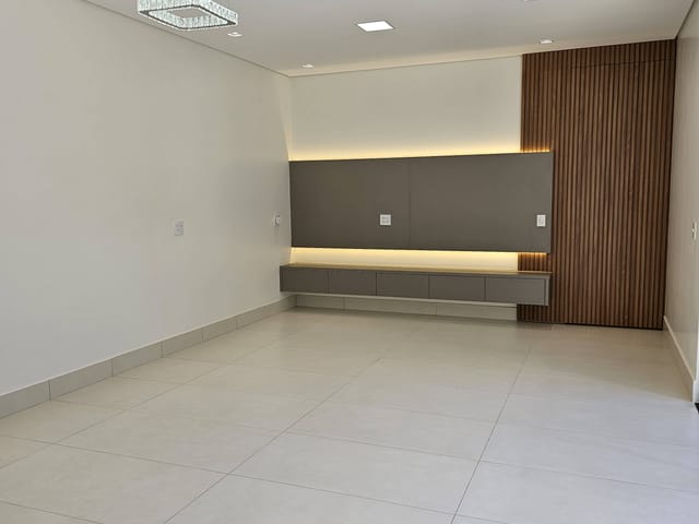 Casa com 250m² 3 quartos e 2 banheiros, à venda, no bairro Residencial Tellini em Franca