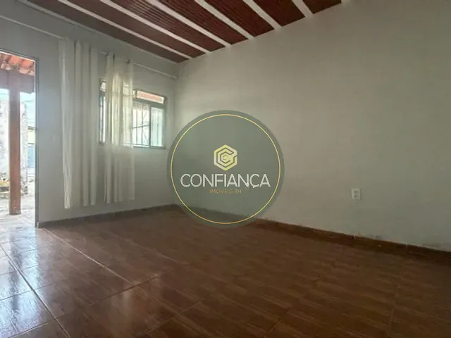 Casa 2 quartos e 1 banheiro, à venda, no bairro Nova Vista em Belo Horizonte