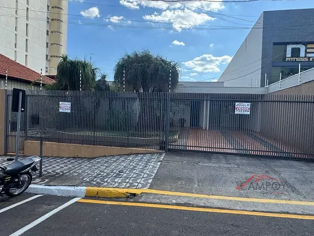 Casa com 675m², à venda, no bairro Centro em Apucarana
