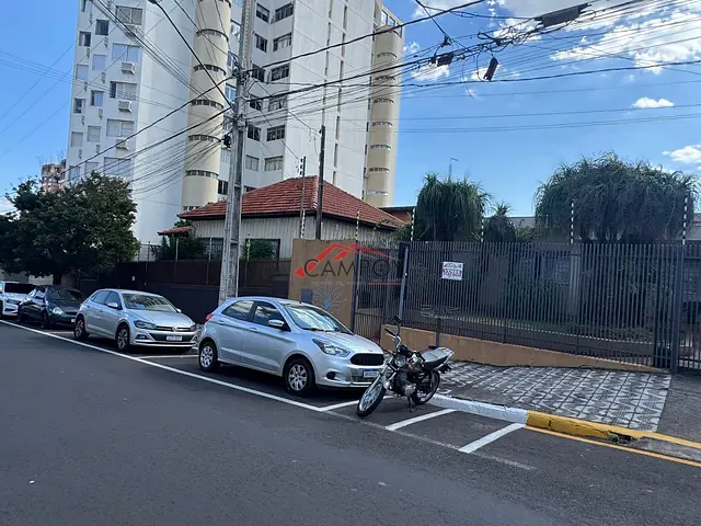 Casa com 675m², à venda, no bairro Centro em Apucarana