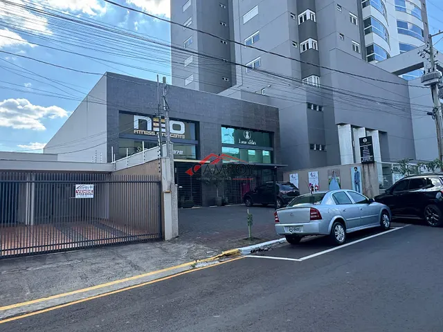 Casa com 675m², à venda, no bairro Centro em Apucarana
