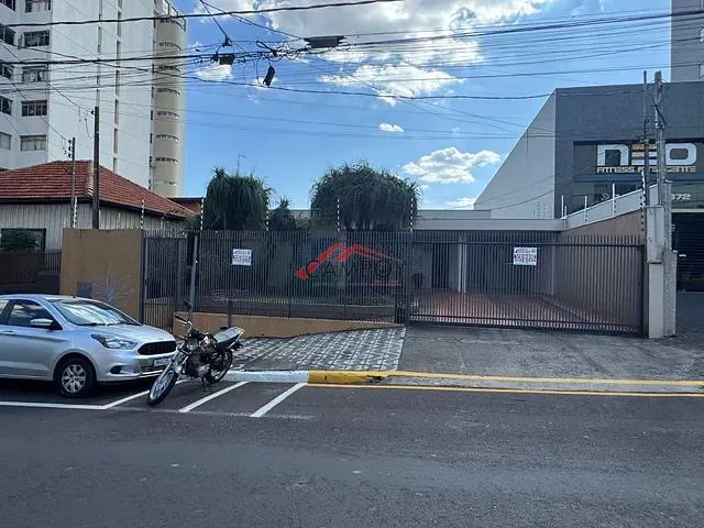 Casa com 675m², à venda, no bairro Centro em Apucarana
