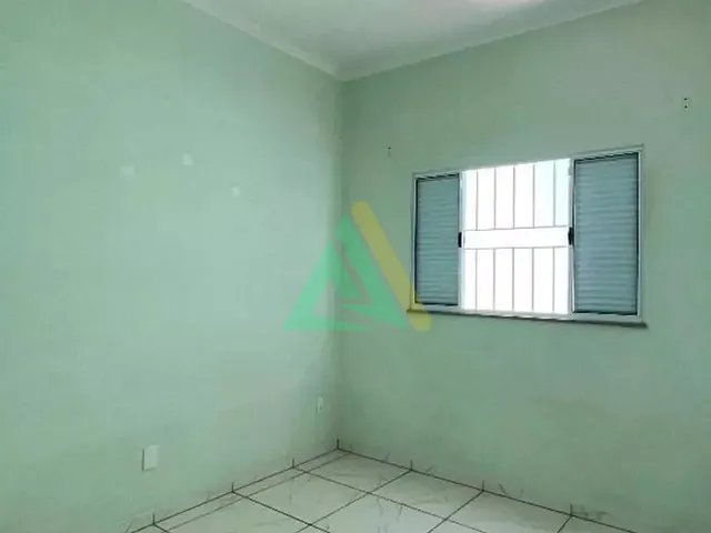 Casa com 160m² 2 quartos e 2 banheiros, à venda, no bairro Jardim Araucária em Mogi Guaçu