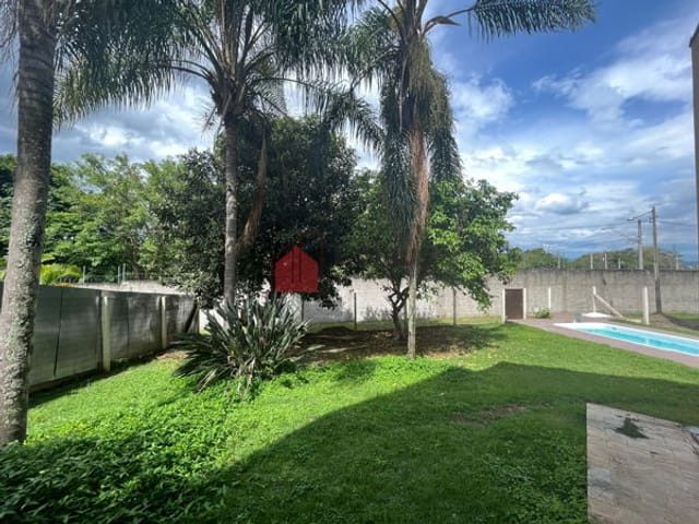 Casa à venda ou para alugar, no bairro Condomínio Colonial Village em Pindamonhangaba