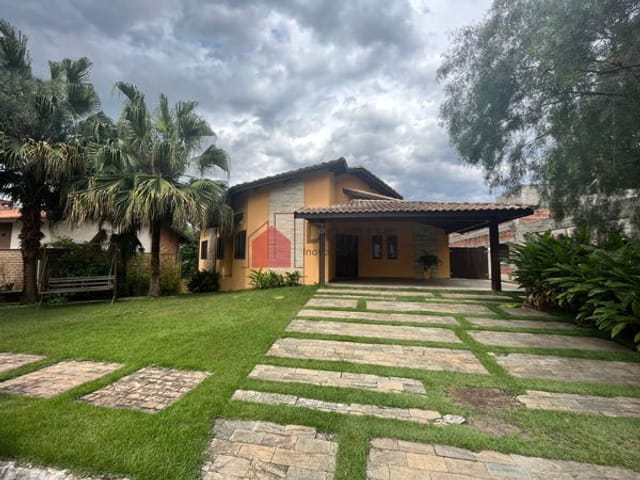 Casa à venda ou para alugar, no bairro Condomínio Colonial Village em Pindamonhangaba