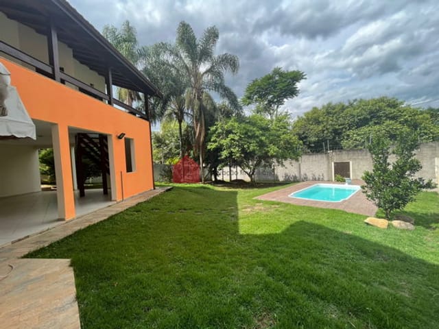 Casa à venda ou para alugar, no bairro Condomínio Colonial Village em Pindamonhangaba