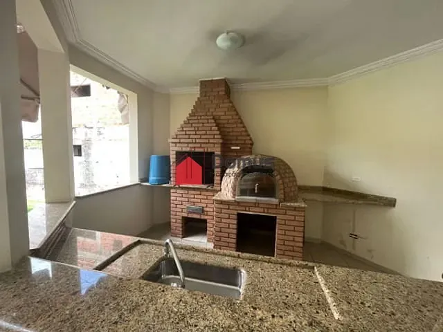 Casa à venda ou para alugar, no bairro Condomínio Colonial Village em Pindamonhangaba