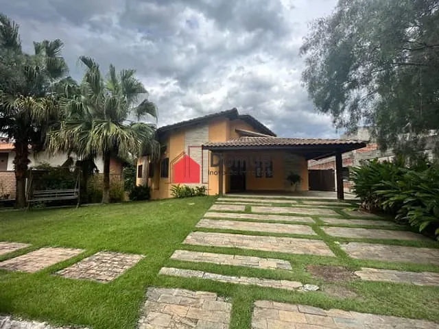 Casa à venda ou para alugar, no bairro Condomínio Colonial Village em Pindamonhangaba